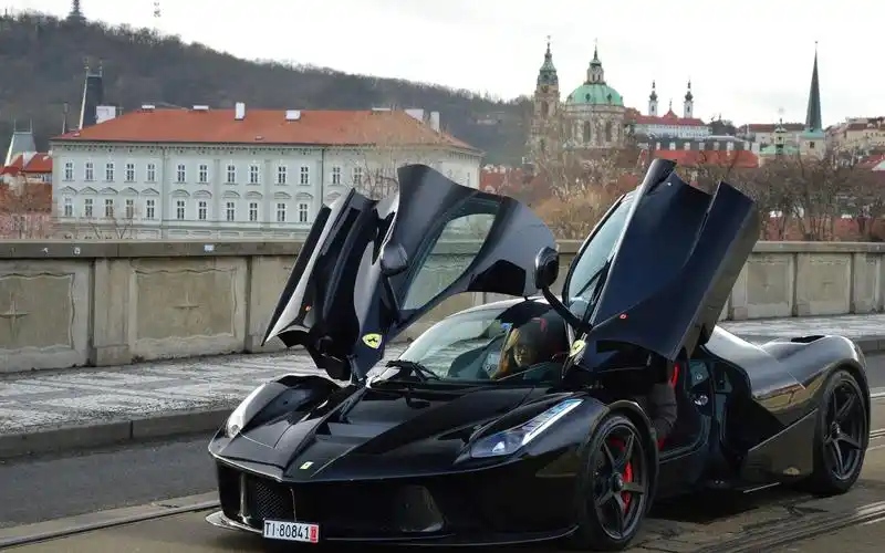 黑夜幽灵:法拉利laferrai,无与伦比的v12,帅炸