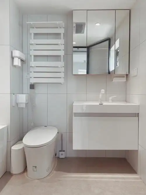 极简我的超实用小平米白色系卫生间