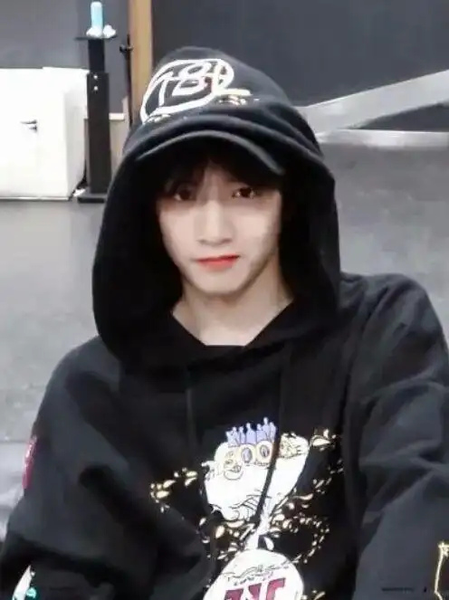 tnt刘耀文黑色系