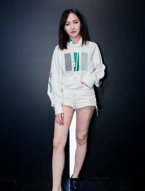 孟佳王霏霏amber同框,引发女团回忆杀,可惜雪莉不在了?