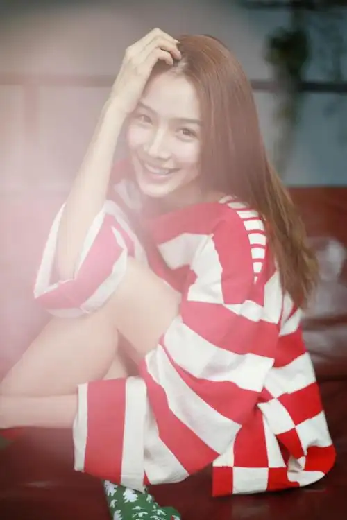 张南圣诞写真曝光 俏皮可爱温暖冬日