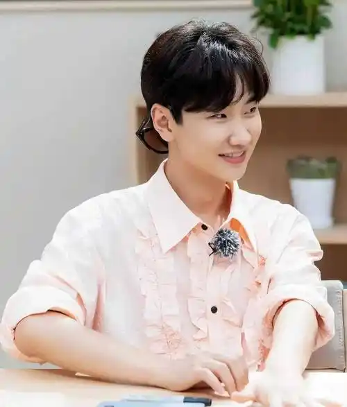 汪小菲又有新欢,汪苏泷恋情曝光,导演杜琪峰发言惹争议_女友_电影节