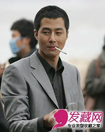 帅气型男范发型个性寸头魅力指数:四星赵寅成的寸头的发型真的很有型