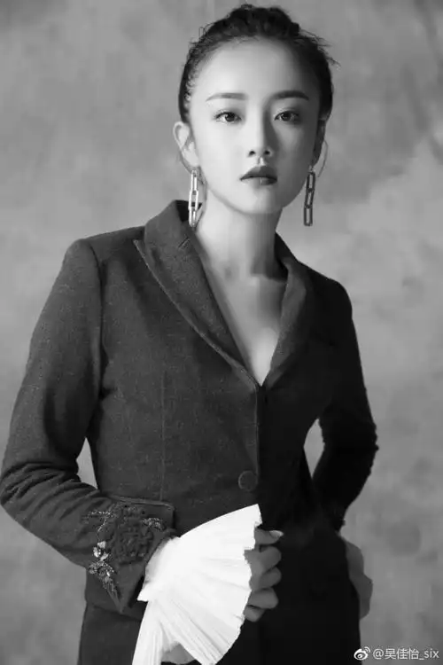 灵气少女吴佳怡半妖倾城中客串清装少女东哥长相甜美