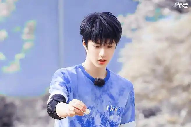 新声唱作人刘耀文