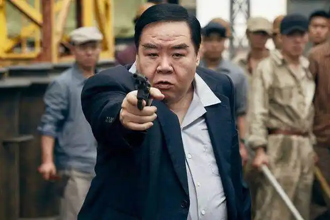 郑则仕从小希望能进演艺圈当大明星,却被老师骂痴心妄想.