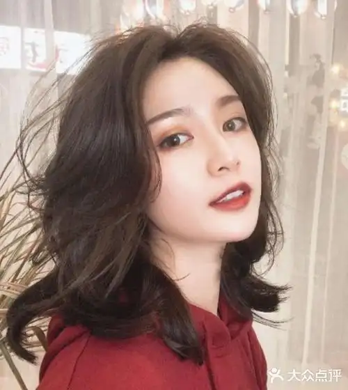 女生什么卷发蓬松显年轻 打造减龄造型这么烫最美