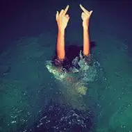 帅气男生竖中指头像霸气酷酷的