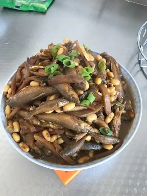 老北京咸菜黄豆炖小鱼的做法