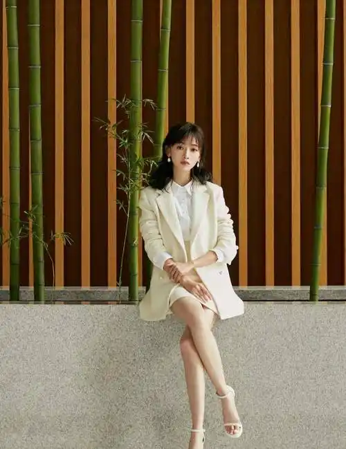 原创新晋女星吴谨言感情路坎坷交了多个男友皆是渣男还曾被家暴