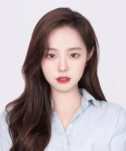 女明星的证件照为什么比你美那么多?_发型_照片_状态