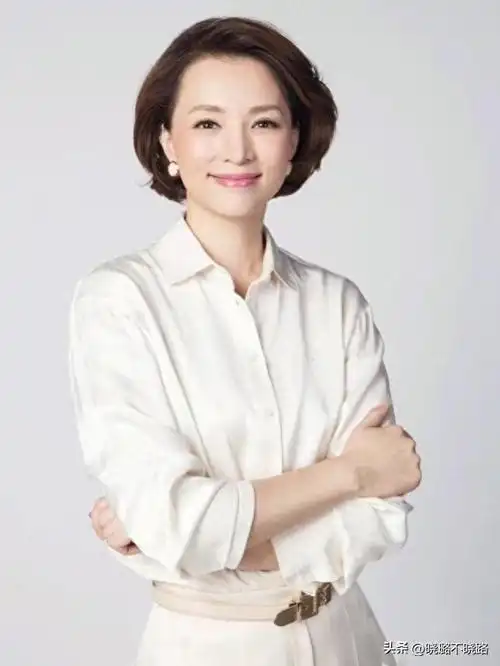 董卿不愧最美主持人不穿金戴银不显老不扮嫩特优雅迷人