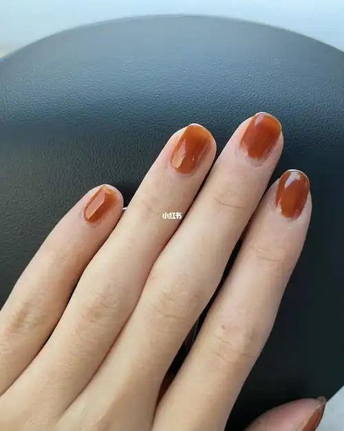 秋冬焦糖色指甲油