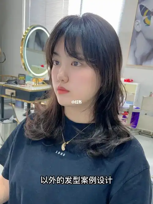 甜美卷发适合圆脸发量多