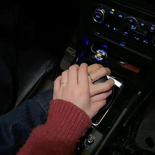 情侣牵手侵权删