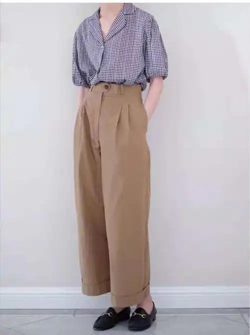 卡其色裤子搭配什么颜色上衣好看