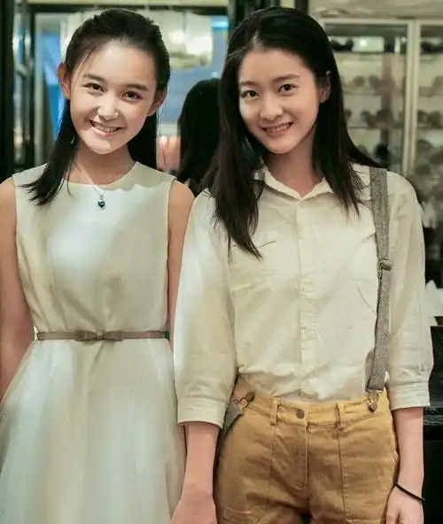 蒋依依张雪迎晒健身房自拍,网友纷纷表示这是在比腿长!