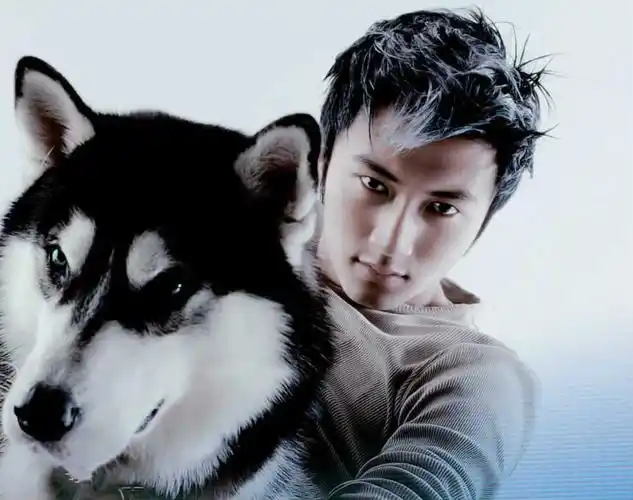 1996年,谢霆锋正式签约飞图唱片公司出道,第二年便推出个人粤语专辑