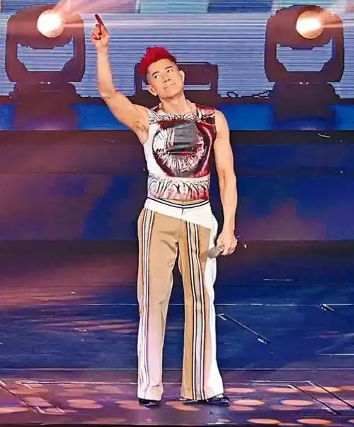 郭富城6岁长女越大越美最新照片像个小仙女皮肤雪白五官优越