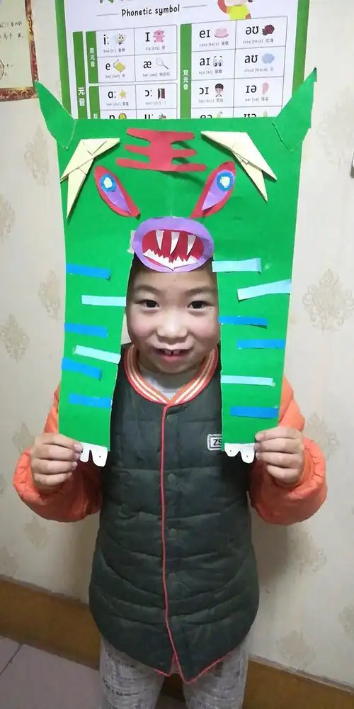 焦东路小学二年级美术——虎虎生威的虎头饰作业展