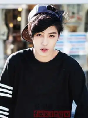 刘海精选|长脸男生刘海发型 自然修颜帅气