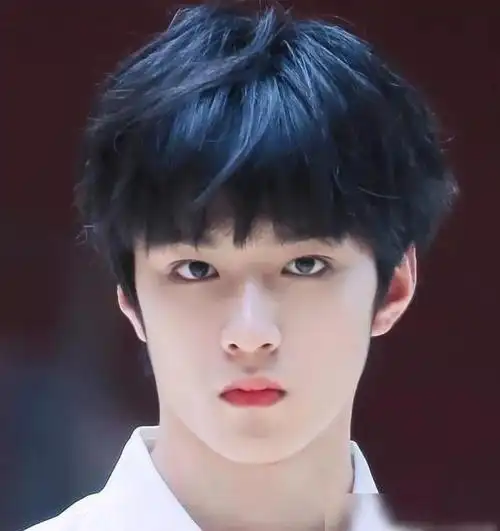 "明星实力榜"榜首刘耀文出道一周年,这样可爱的大男孩谁不爱!