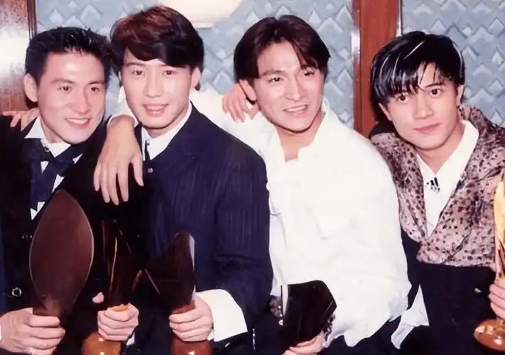 "天王嫂"朱丽倩出席公公丧礼!