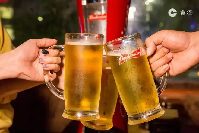 老板大概是疯了每天晚上都要请我喝酒