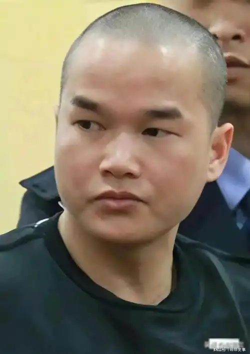 2019年7月17日下午张扣扣戴着手铐走向刑场