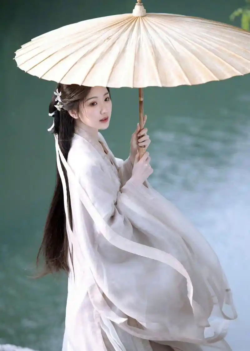 毛晓彤古装真的好美,终于可以看到美美的古装剧了,你是又美又柔!