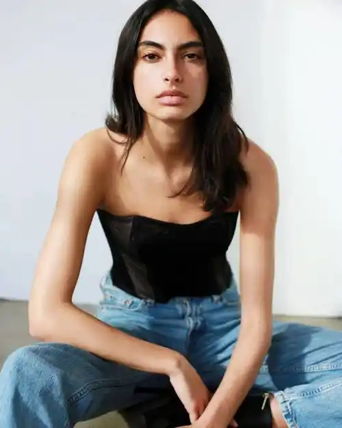 1510141119,这个沙特阿拉伯女模特真的杀疯了!