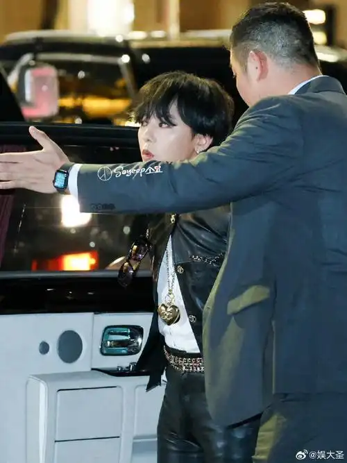 又可以点亮手中的皇冠灯了对吗,那片属于我们的皇冠海#权志龙金高银