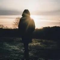 伤感男头像背影 最简单好看背影头像男生【点击鼠标右键下载】