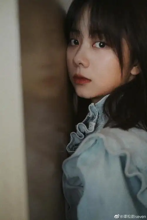 谭松韵秋日胶片风写真##谭松韵故事感胶片照