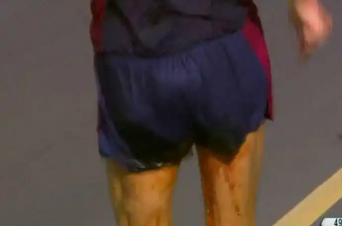 但为了金牌和冠军,他也顾不了那么多,直接拉稀拉在了裤子里