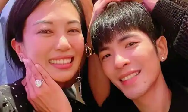 向太称林有慧媳妇儿向华强跟向太陈岚是萧敬腾的干爹干妈,昨天晚还有