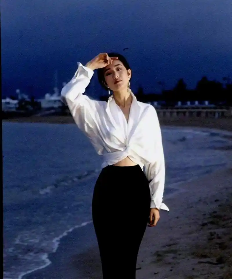 巩俐的黑白照片始终是经典之作.