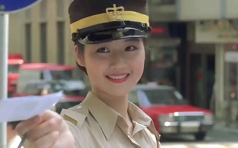 万绮雯:拥有"42寸大长腿"称号的九十年代港星,身材太棒了