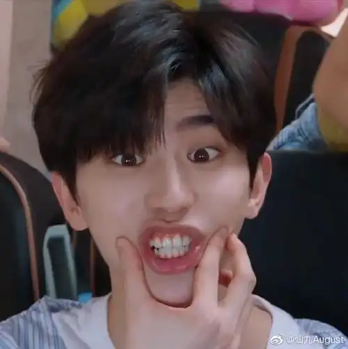 蔡徐坤超话#奔跑吧蔡徐坤#情人—蔡徐坤葵葵表情包来啦!