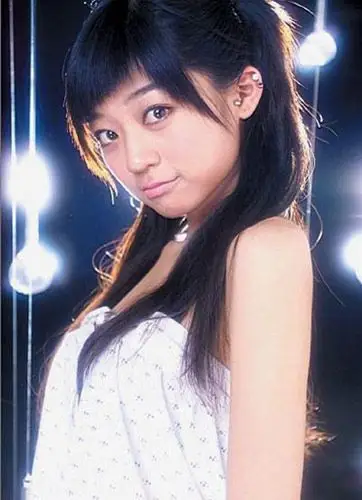 伊人风采 e时代超级女声超级粉丝珍藏版 正文  那些女孩子带着梦想