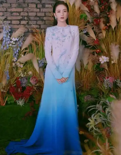 原创佟丽娅不愧是内地第一美人时尚露面惹人动心这颜值太绝了