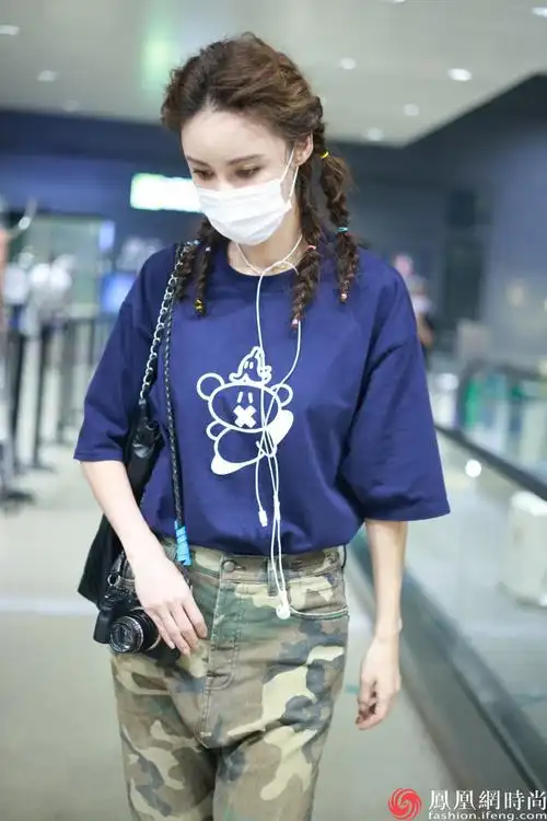 2022年9月8日,上海,张歆艺虹桥机场街拍.