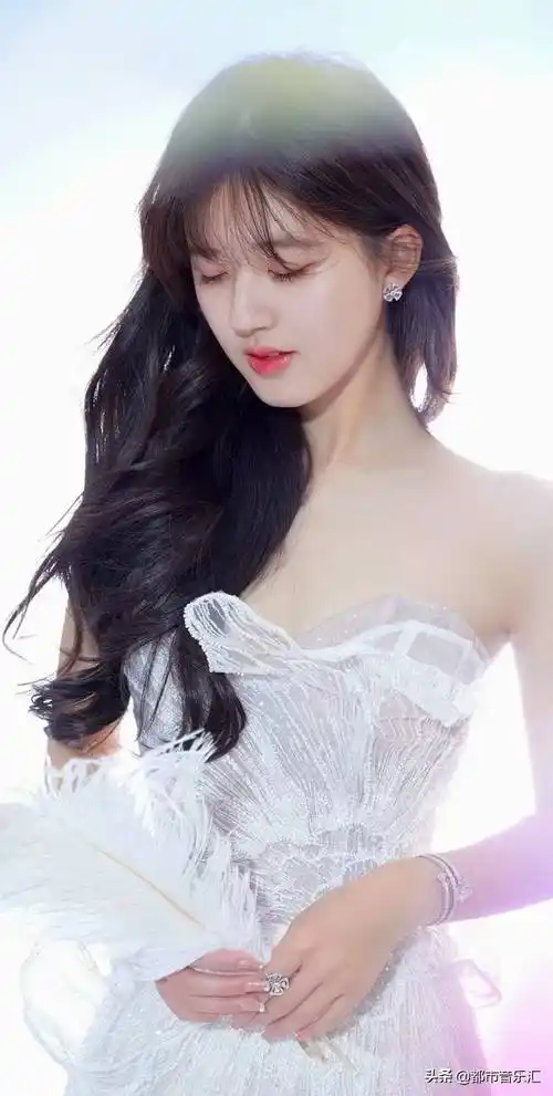 高清明星美图写真-赵露思_资源_于台_评论