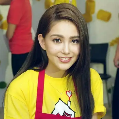 网友评选的最美混血儿明星,昆凌,baby上榜,第一美的让人窒息