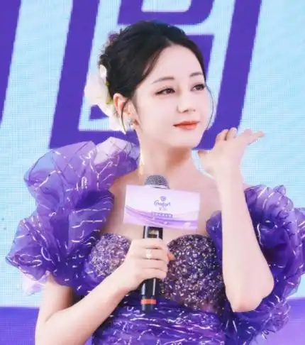 31岁迪丽热巴怼脸照曝光,这状态是认真的吗?_baby_网友_因为