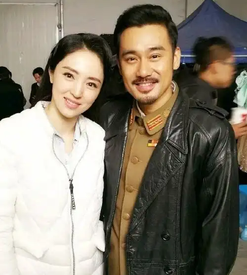 他是蒋欣的前男友,拍过广告做过主持人,《和平饭店》里表现不俗