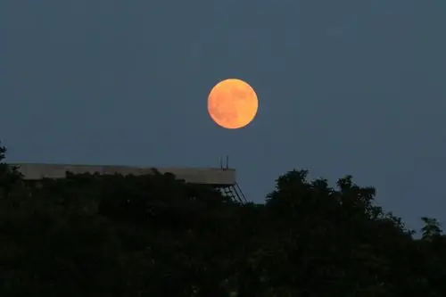 八月十五月亮(东方体育中心拍摄)