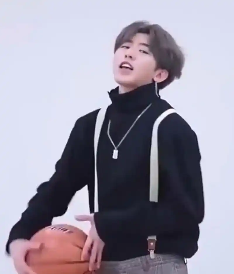 蔡徐坤回应照片不是我# #蔡徐坤回应# 你相信吗?