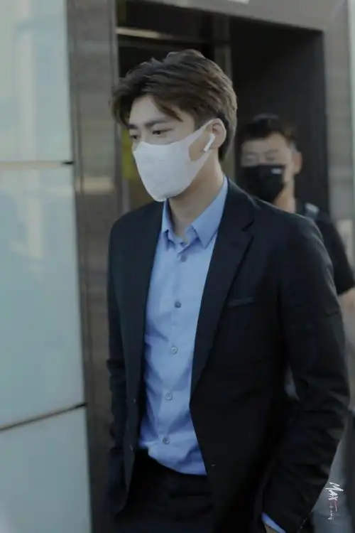 李易峰百花奖生图