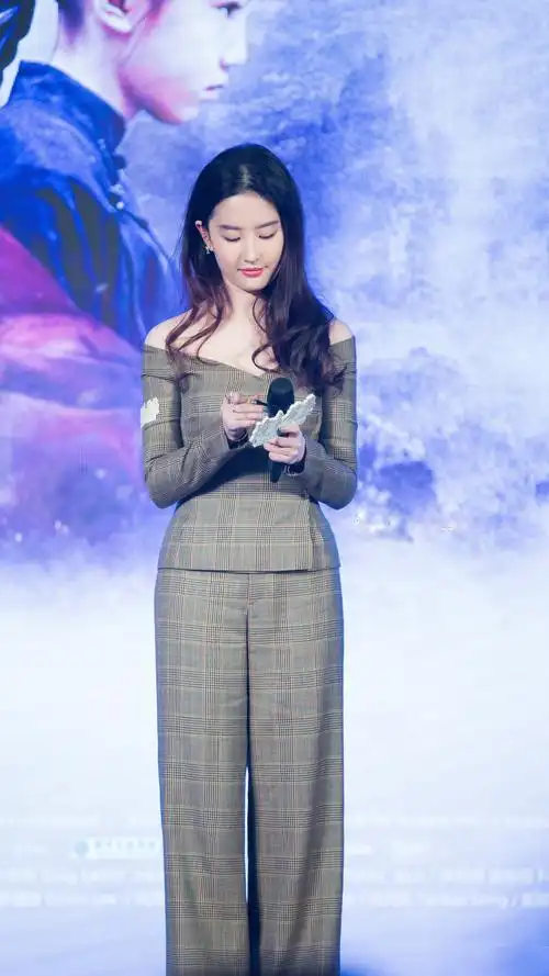 刘亦菲图片刘亦菲活动照图片